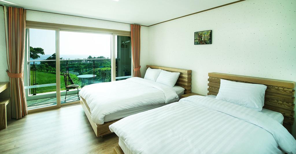 Bowhill Resort & Pension Seogwipo Room photo